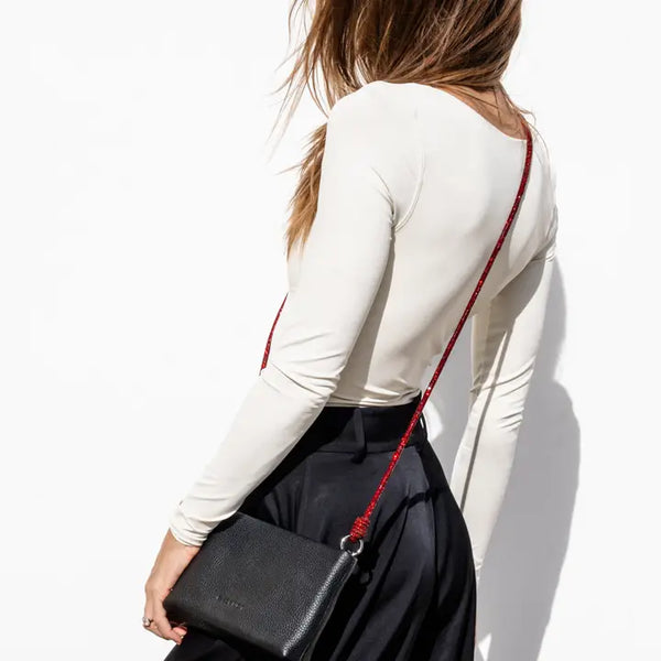 Model wearing a 46